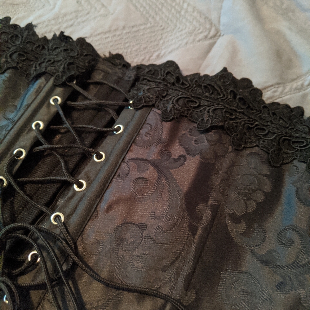 Black lace up corset